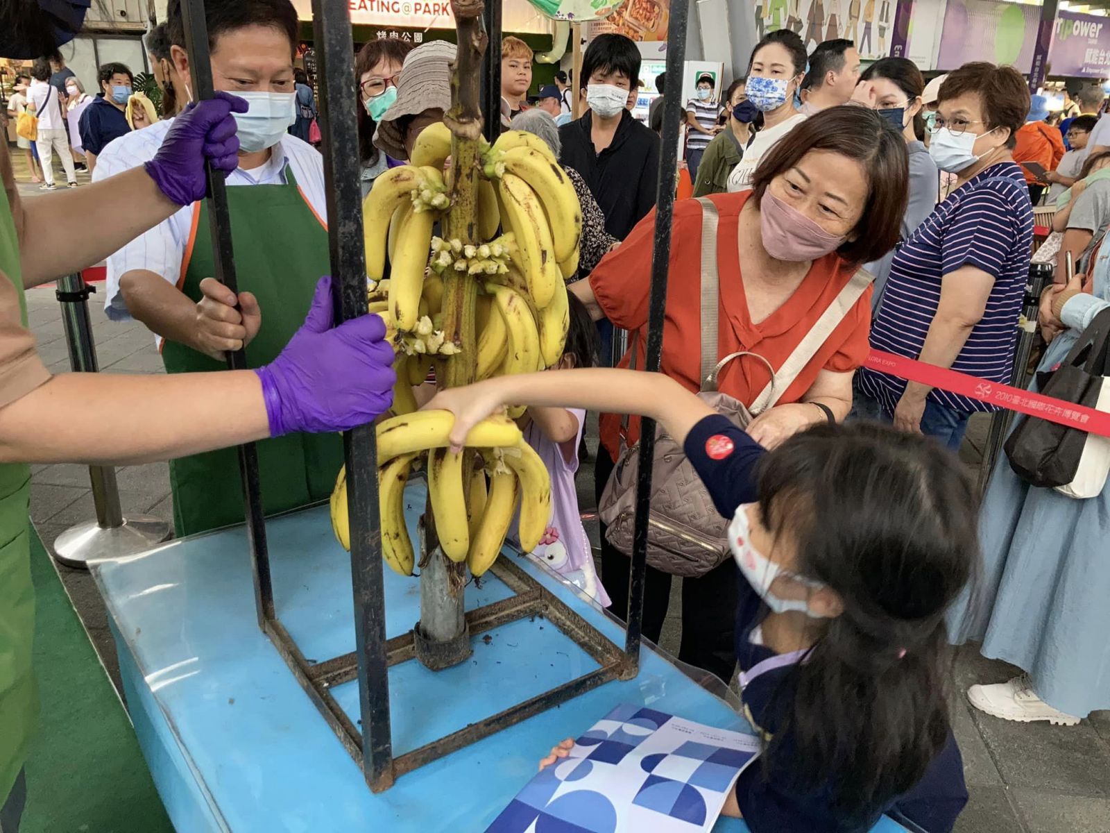 圖二 本週嘉義縣農會於舞台區舉行豐富的農漁特產品體驗