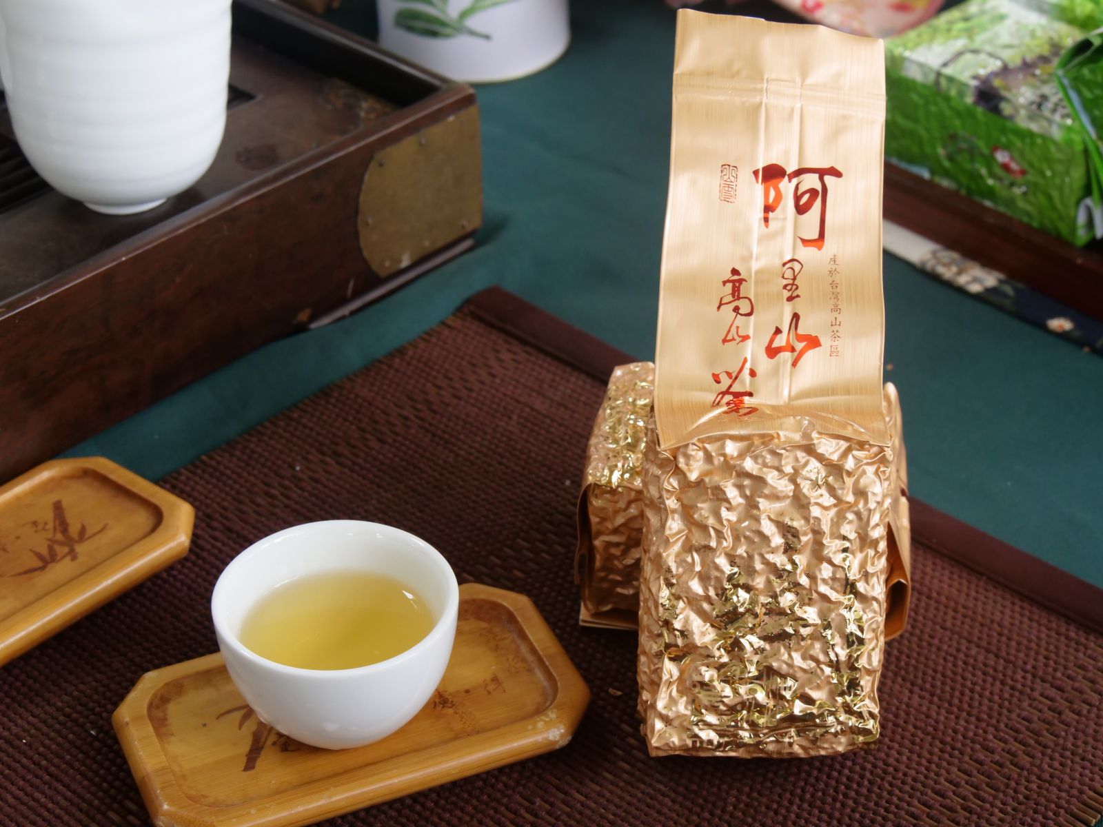 嘉義有高山茶都的美名，阿里山高山茶遠近馳名