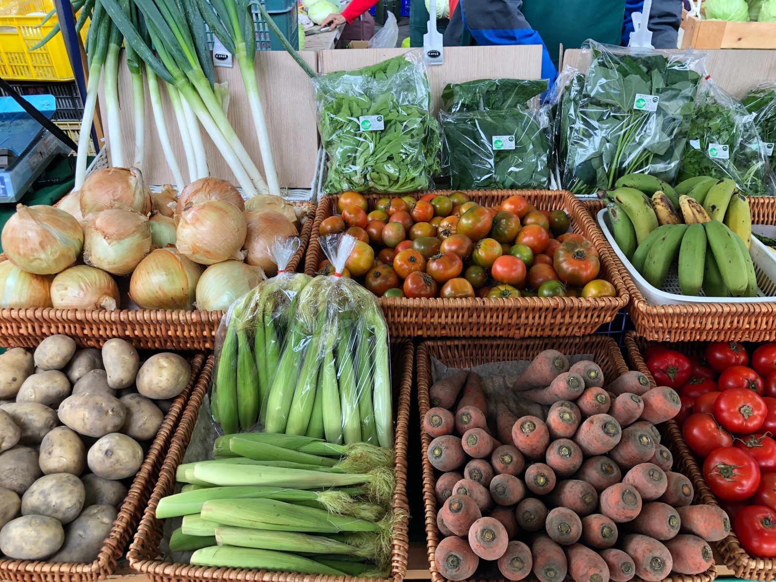 市集產地直銷的有機蔬菜